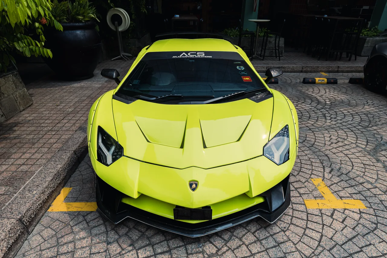 Lamborghini Aventador LP700-4, photo 4 of 5
