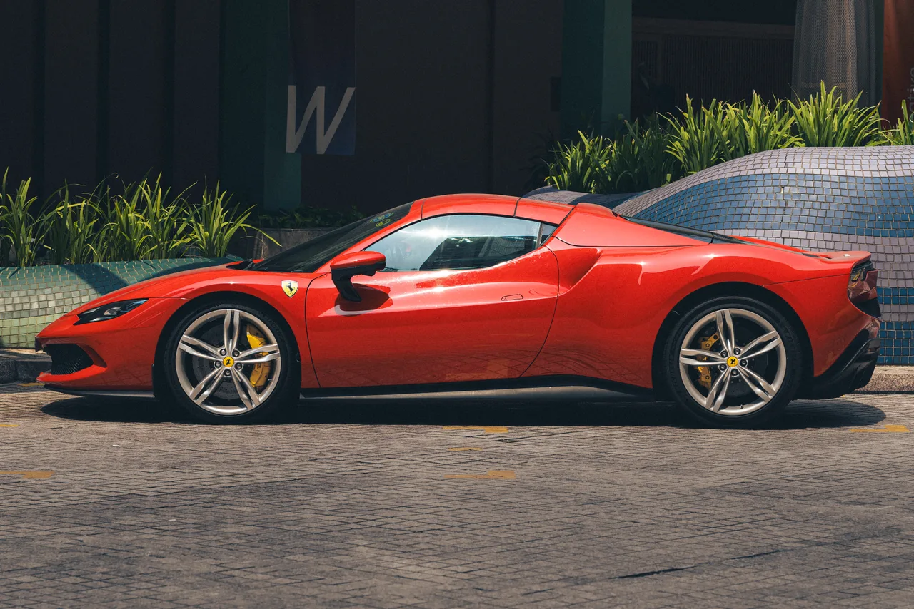 Ferrari 296 GTS, photo 2 of 7
