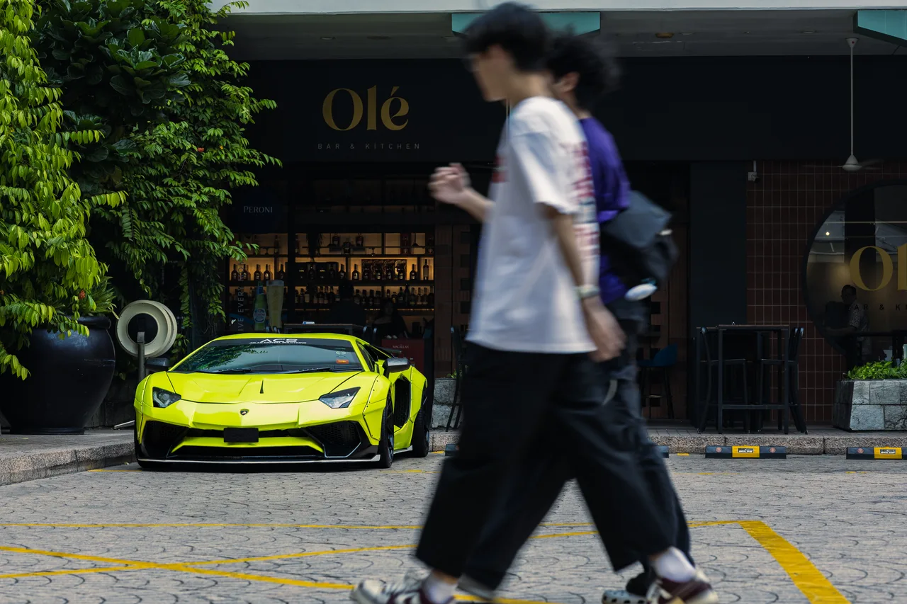 Lamborghini Aventador LP700-4, photo 3 of 5